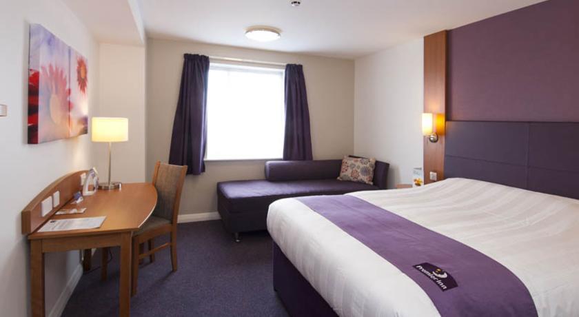 Premier Inn Glasgow East Kilbride - Peel Park Room photo