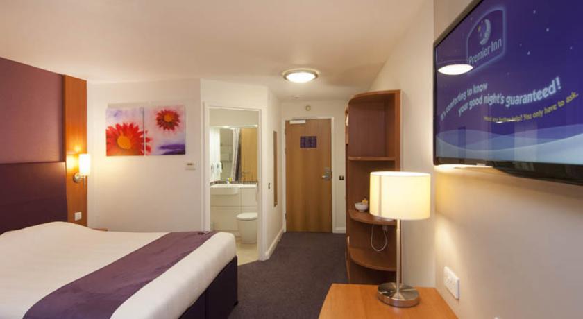 Premier Inn Glasgow East Kilbride - Peel Park Exterior photo