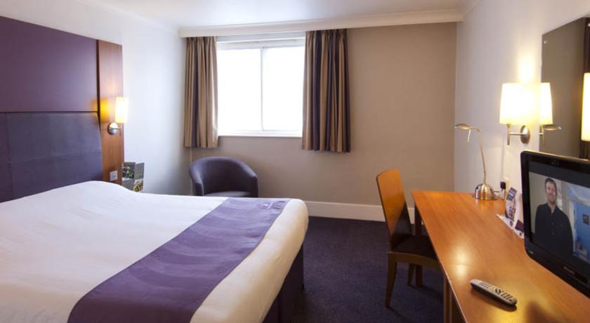 Premier Inn Glasgow East Kilbride - Peel Park Exterior photo