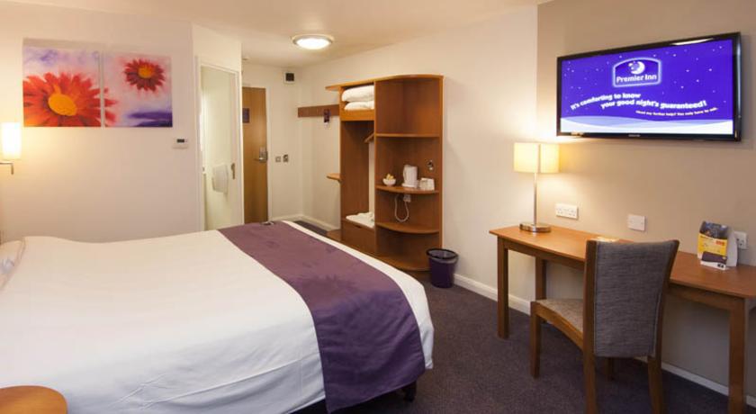Premier Inn Glasgow East Kilbride - Peel Park Exterior photo