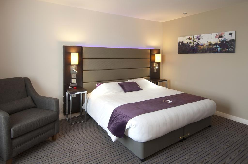 Premier Inn Glasgow East Kilbride - Peel Park Room photo
