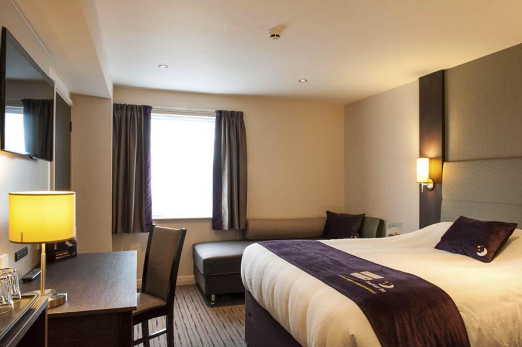Premier Inn Glasgow East Kilbride - Peel Park Room photo