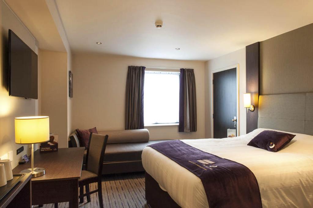 Premier Inn Glasgow East Kilbride - Peel Park Room photo