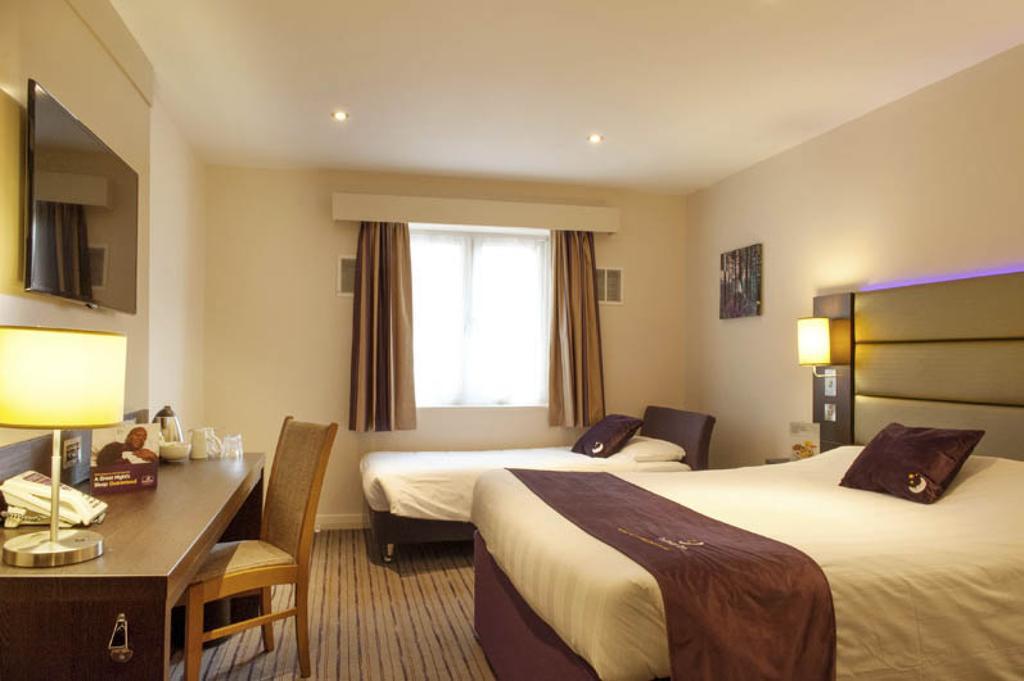 Premier Inn Glasgow East Kilbride - Peel Park Room photo