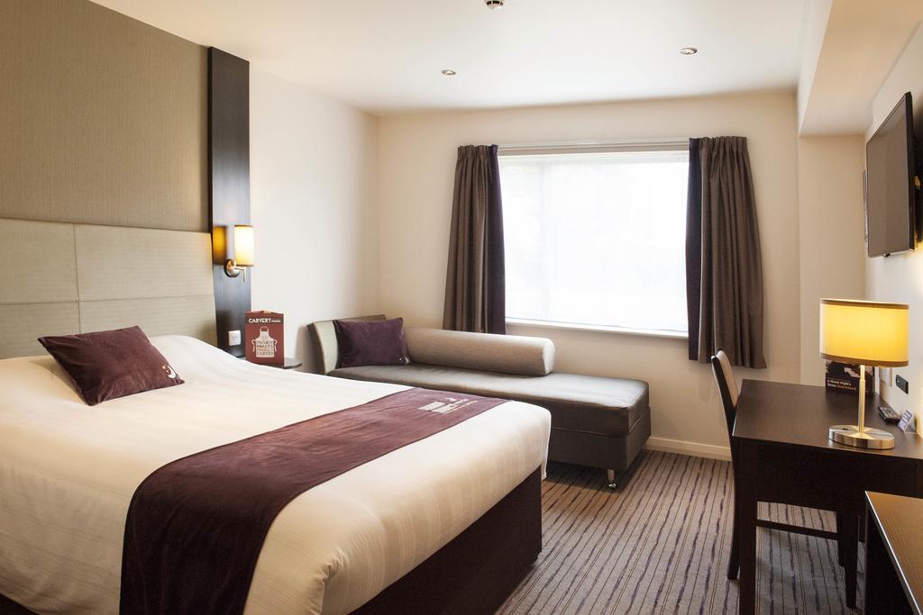 Premier Inn Glasgow East Kilbride - Peel Park Room photo