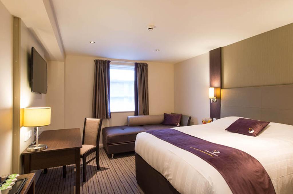 Premier Inn Glasgow East Kilbride - Peel Park Room photo