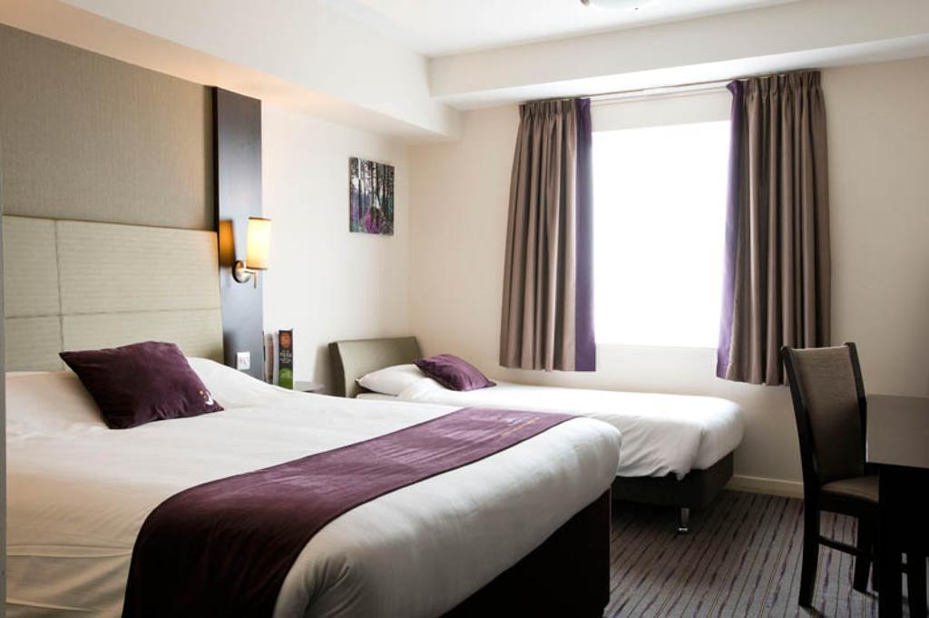 Premier Inn Glasgow East Kilbride - Peel Park Room photo